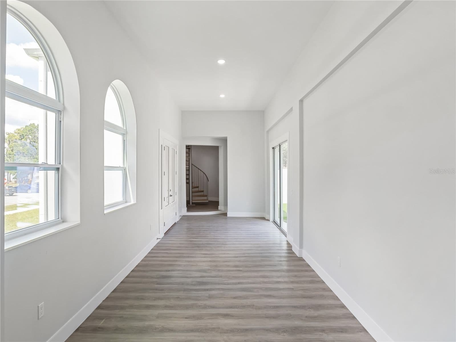 1190 LAKESHORE