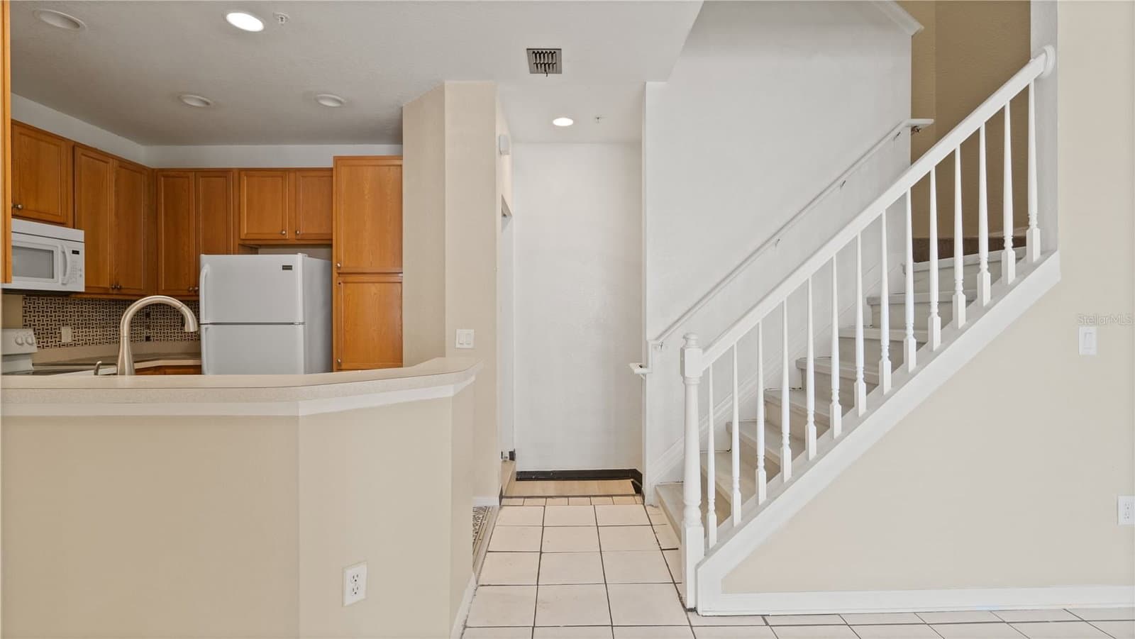 2586 GRAND CENTRAL