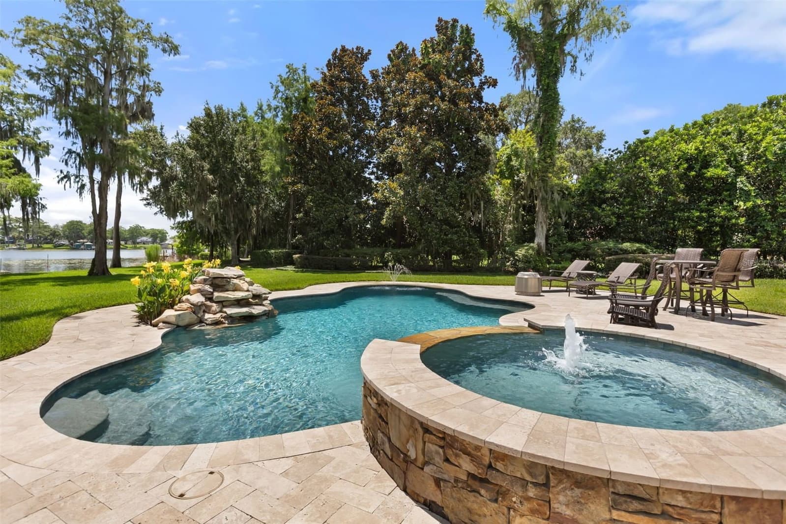 5115 CRANES POINT