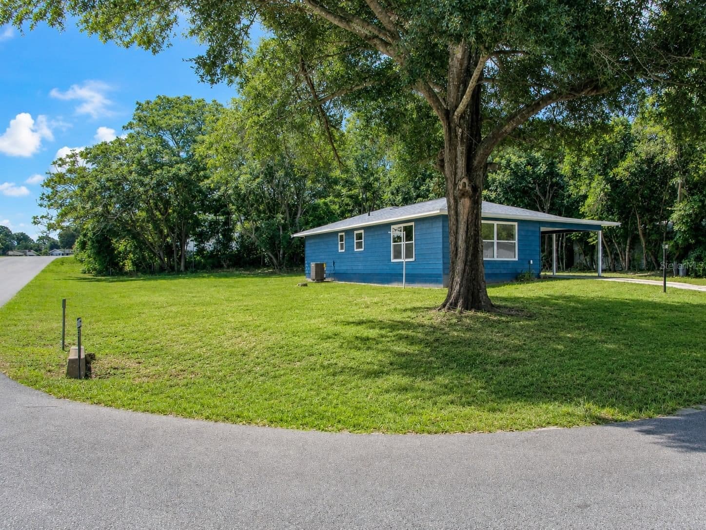 49 LAKE COURT