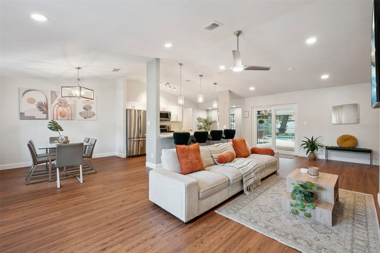 8714 HILL PINE