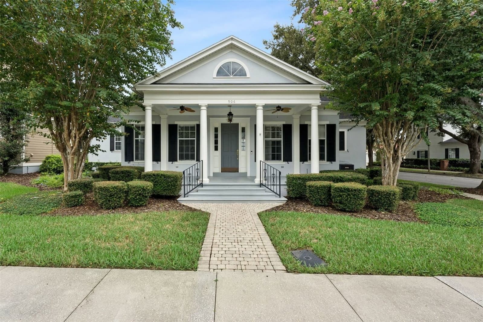 906 SPRING PARK