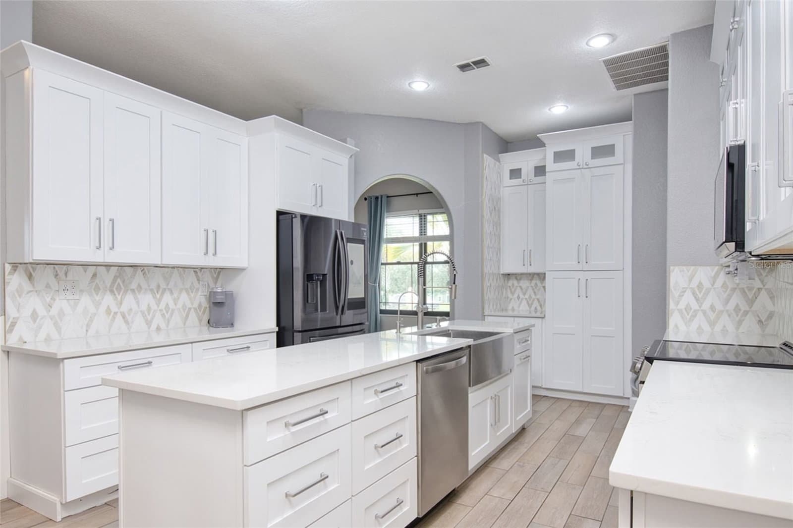10537 VERSAILLES