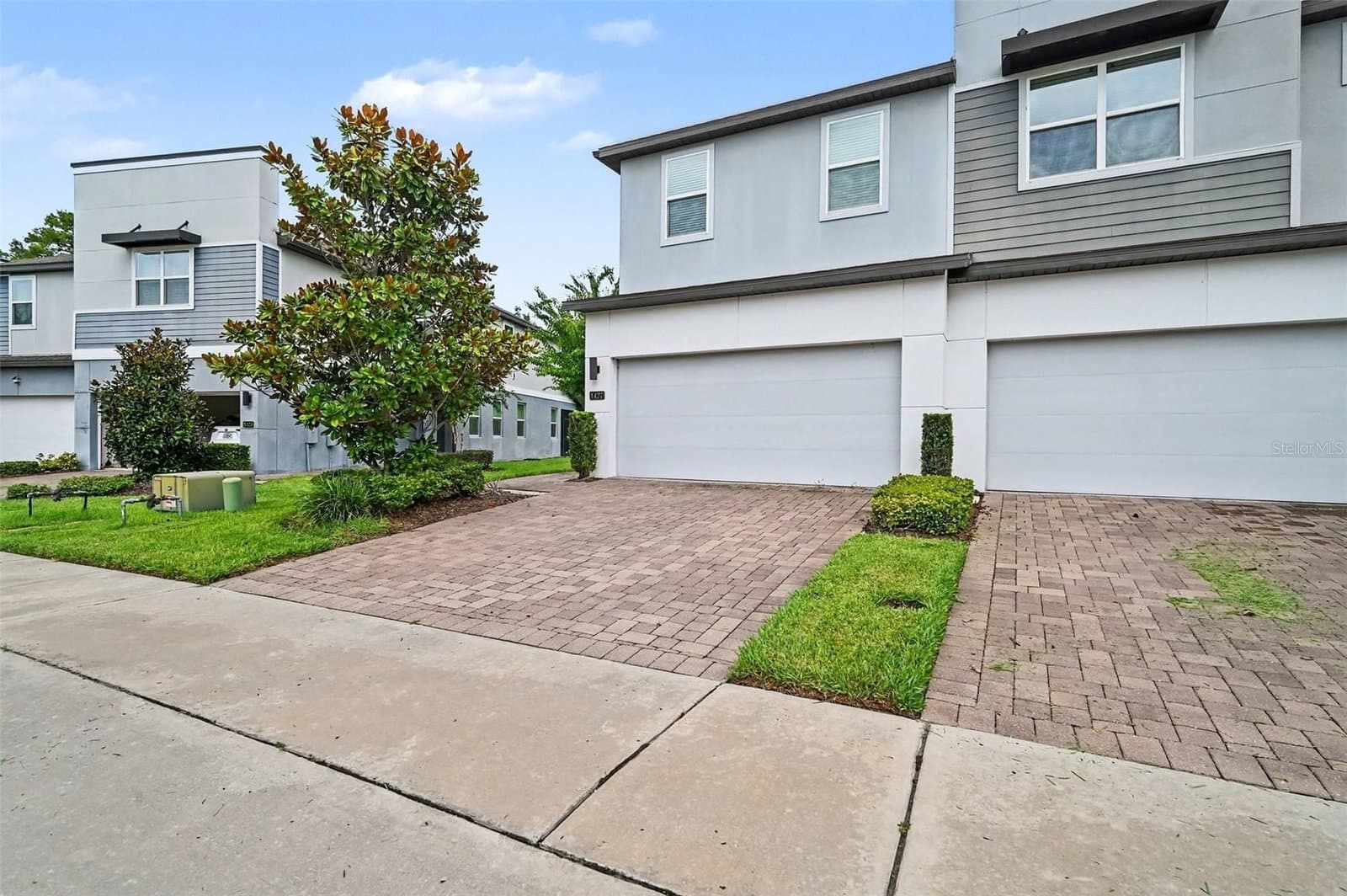 1427 BROAD WING
