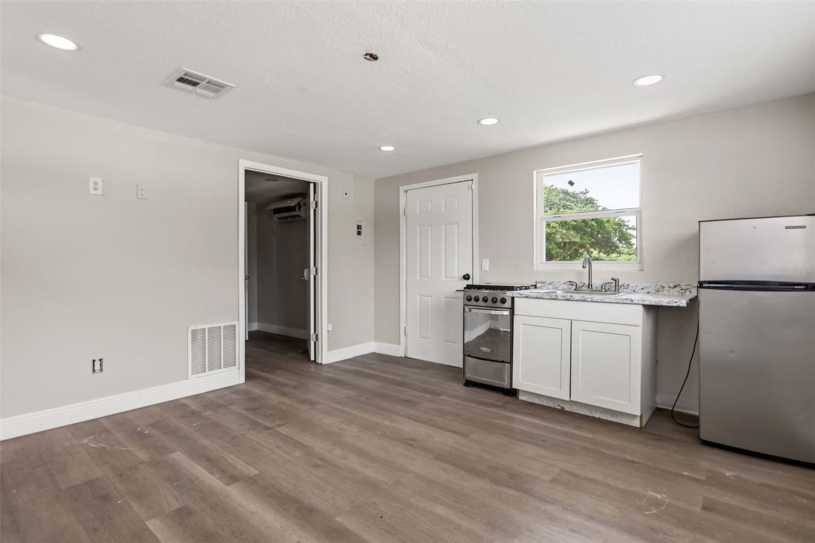 250 LONGWOOD HILLS