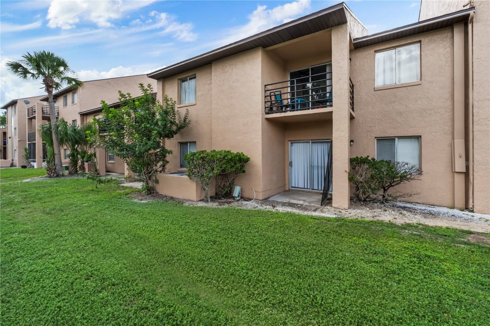 5219 VIA HACIENDA
