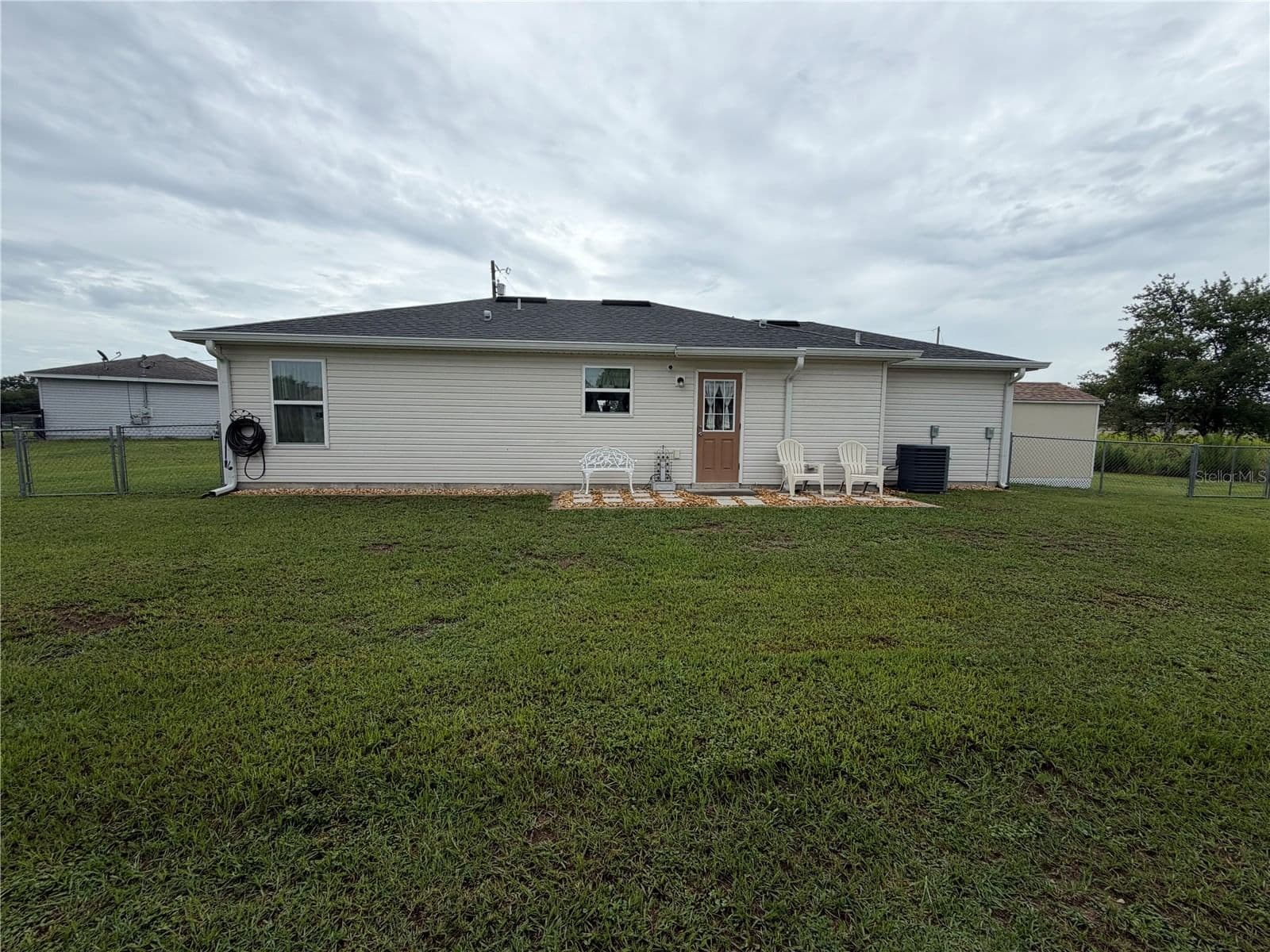 16 WILLOW RUN