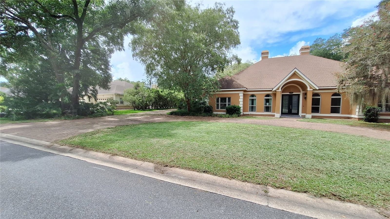 2210 LAUREL RUN
