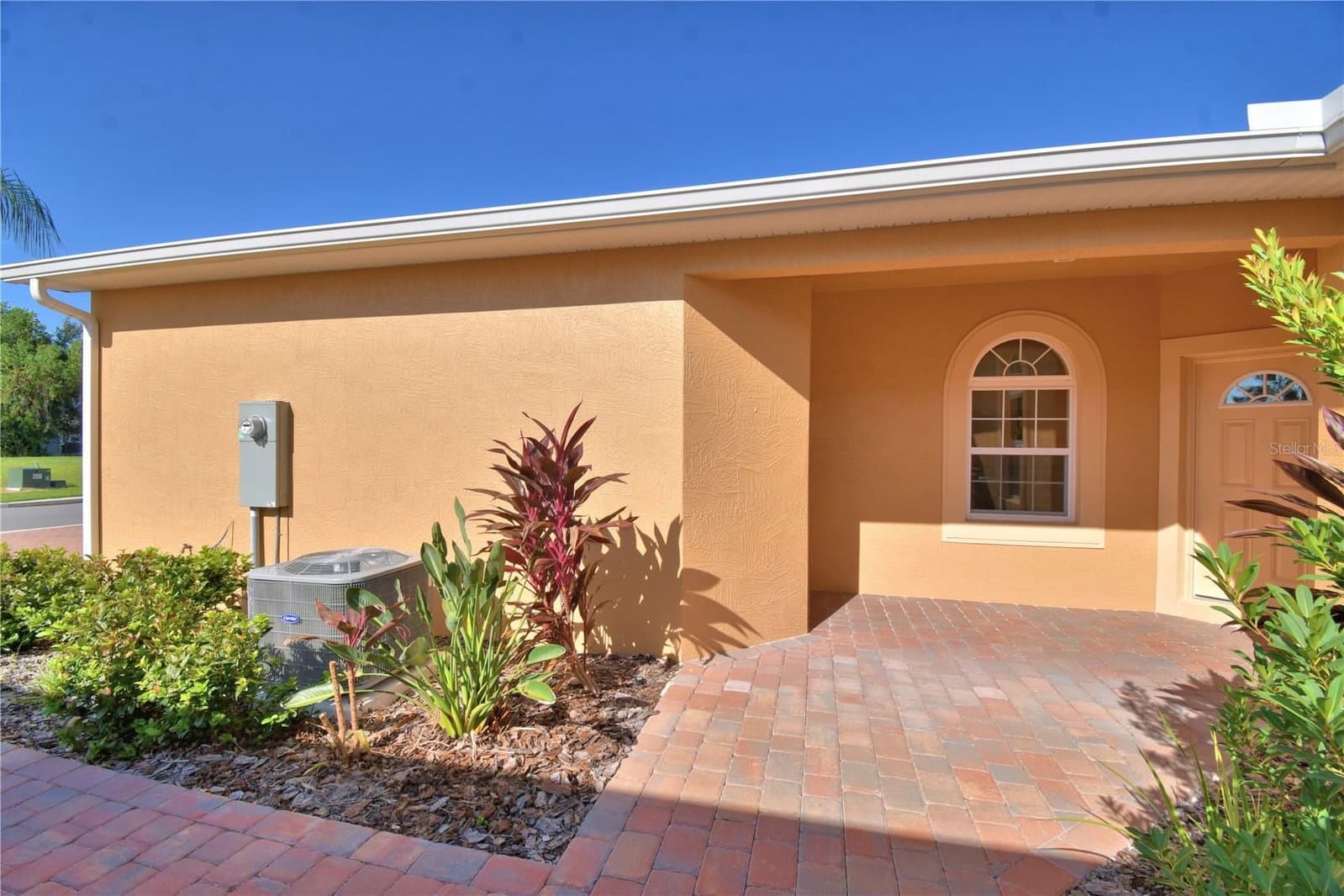 1709 LINZ CT
