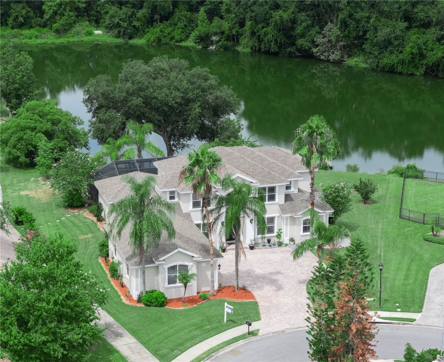 565 WHISPER WOODS