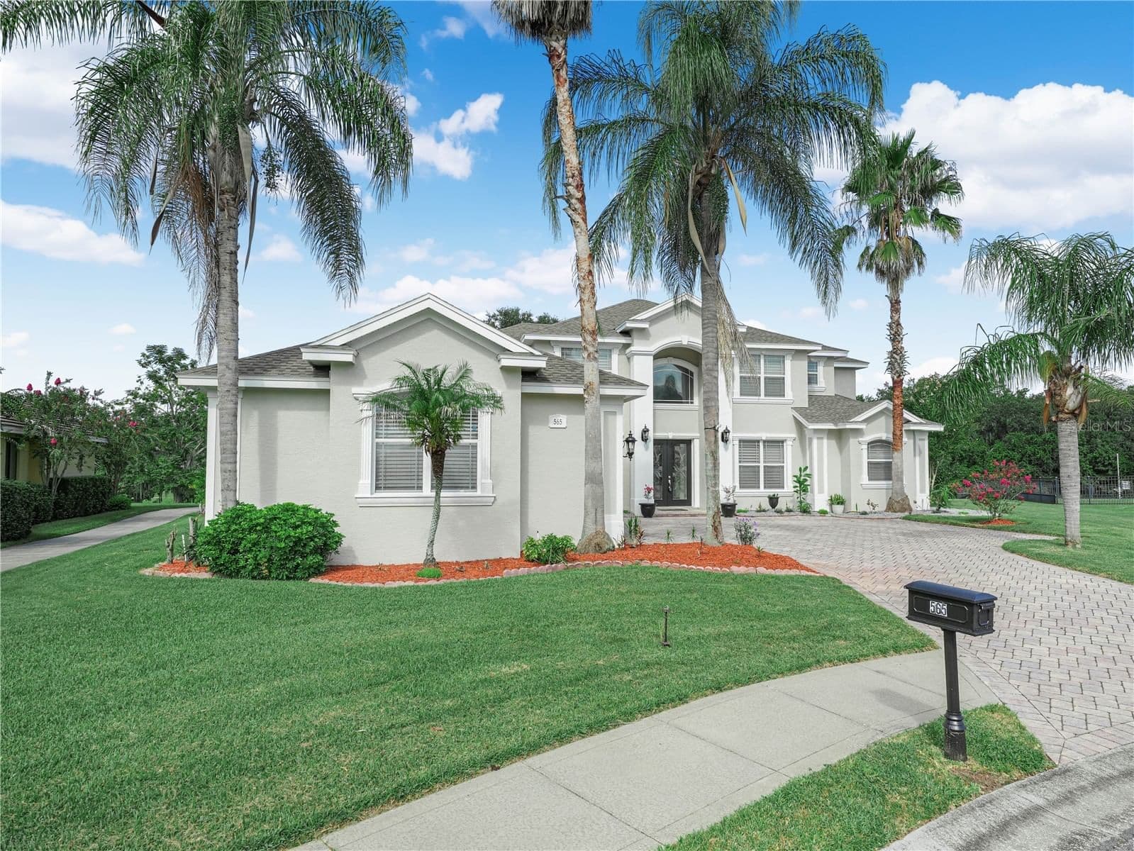 565 WHISPER WOODS