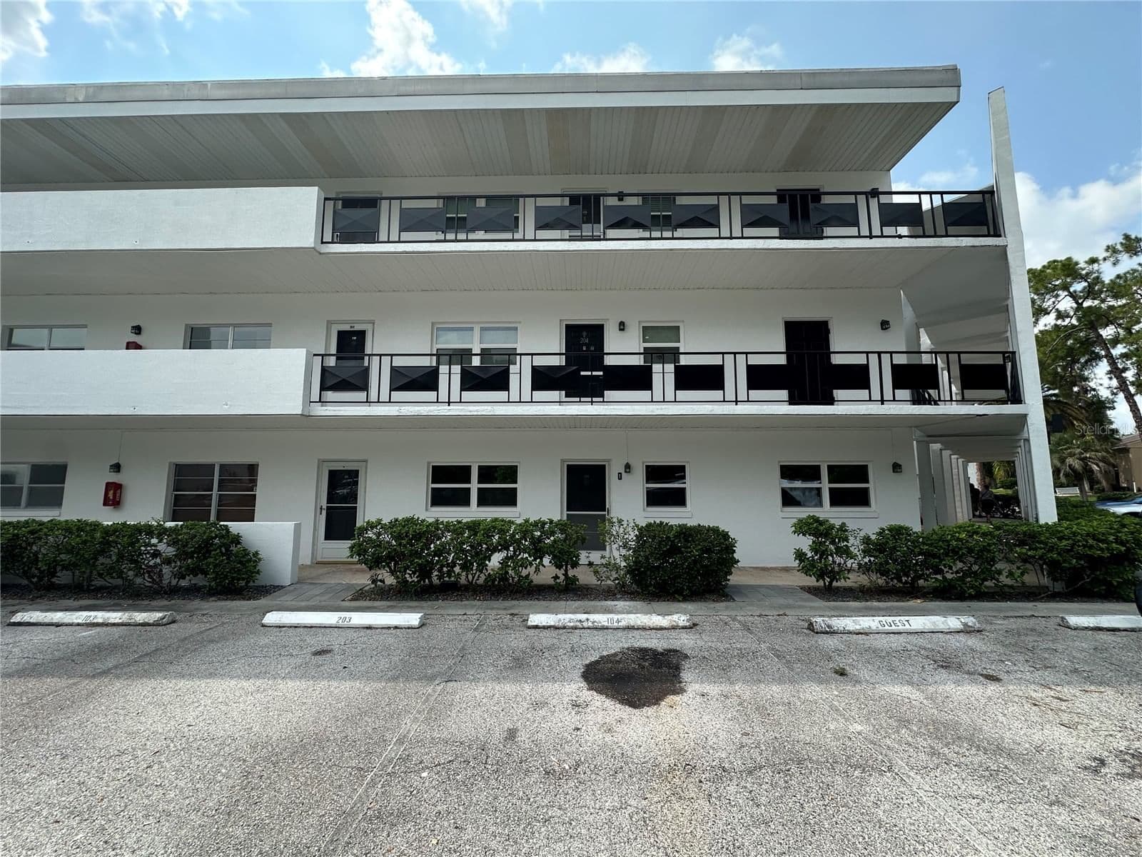 100 EL CAMINO DR