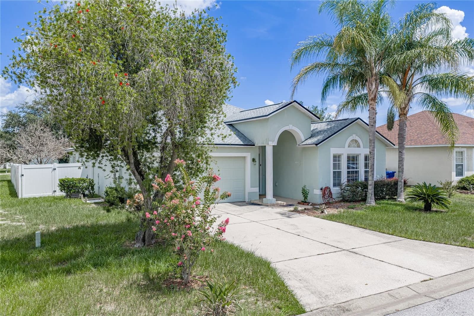 5638 ROYAL HILLS