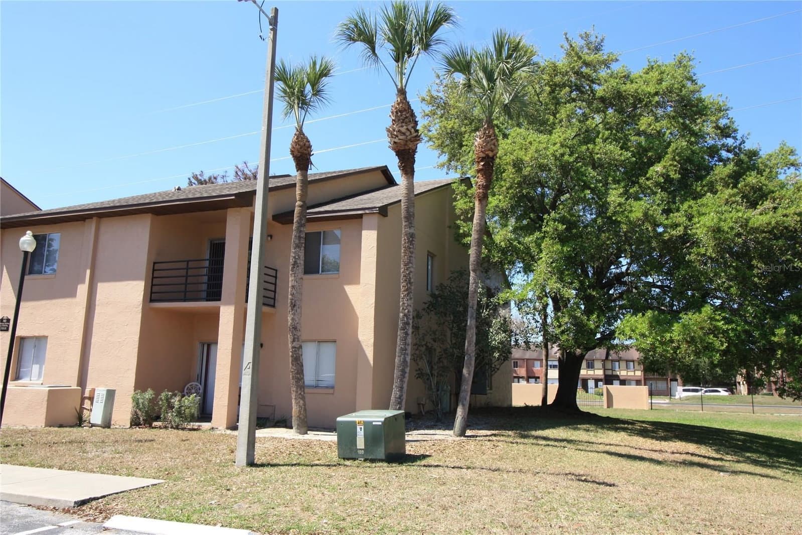 5208 VIA HACIENDA