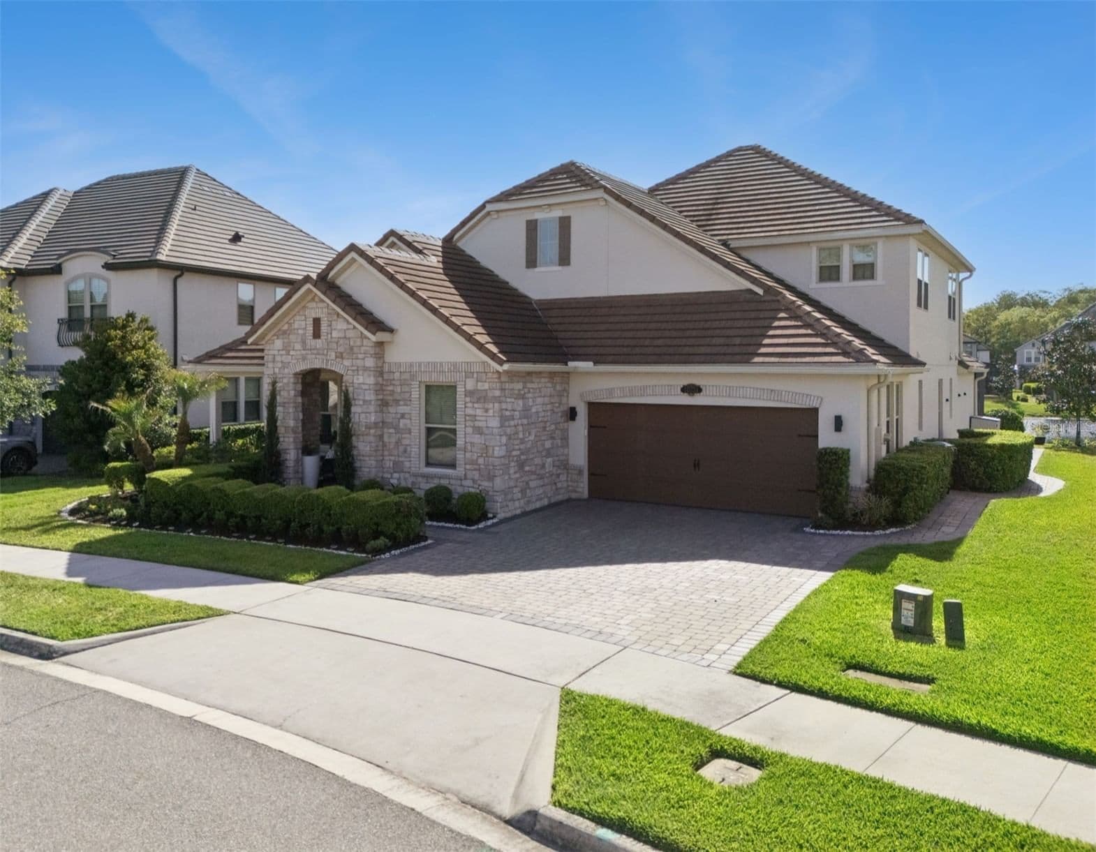 10734 BELLE MAISONS