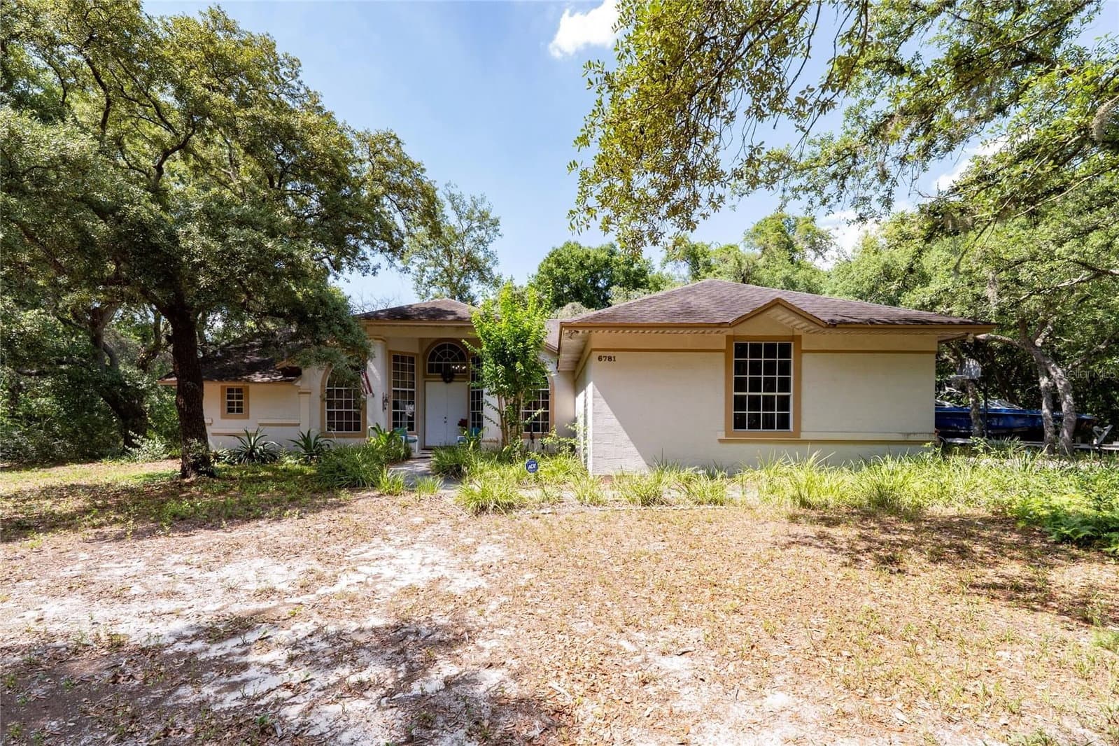 6781 LIVINGSTON