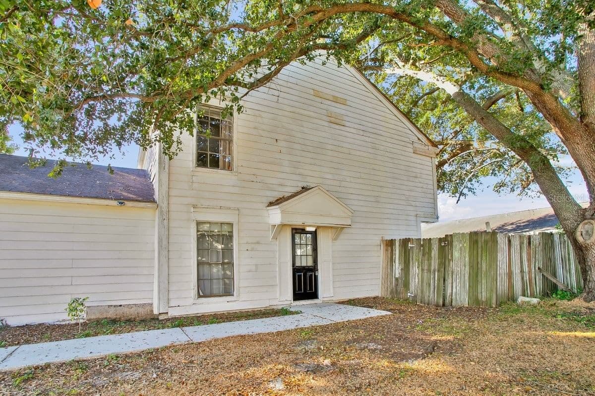 1817 CRYSTAL GROVE