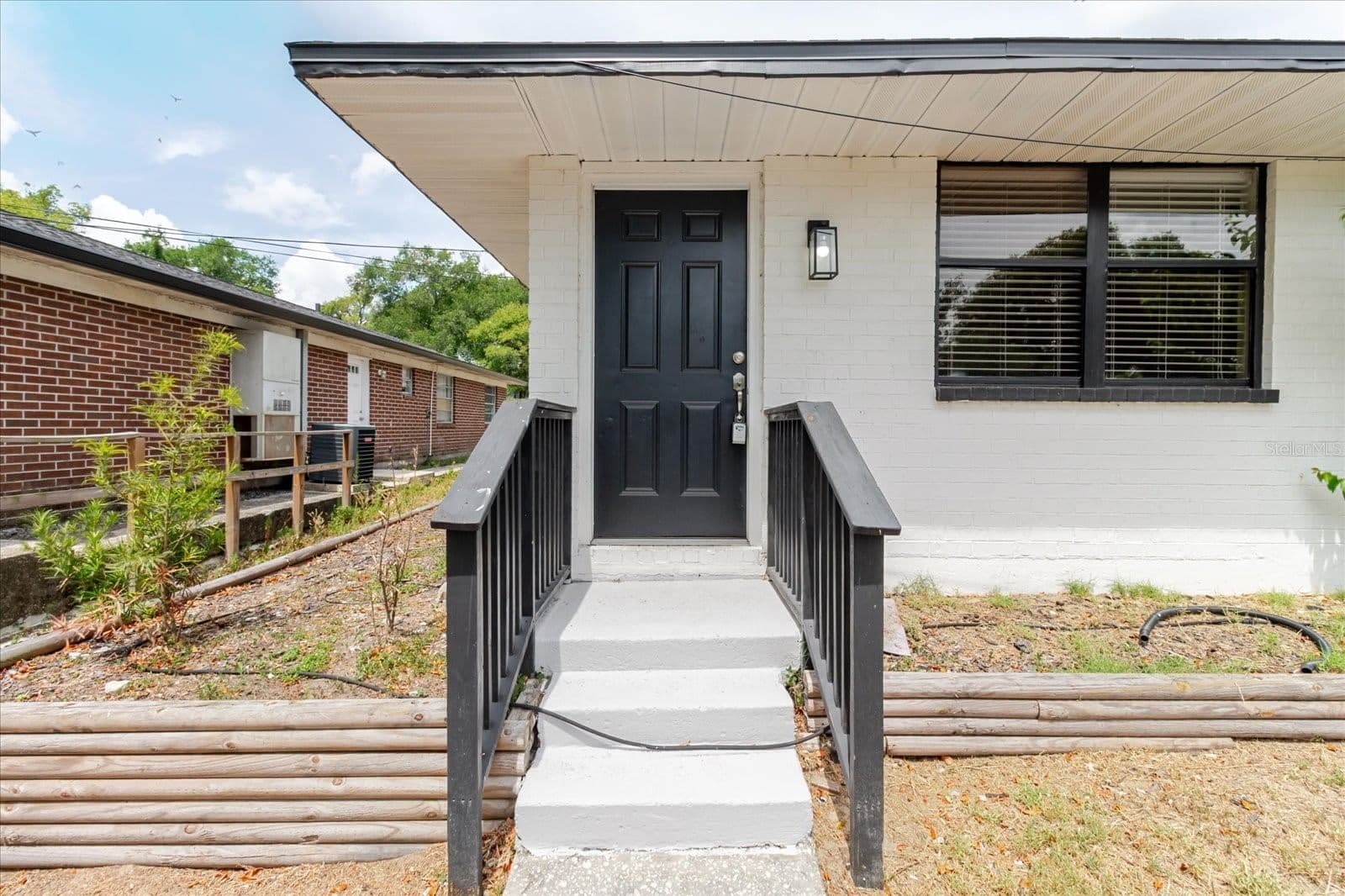 1134-1136 GILMORE