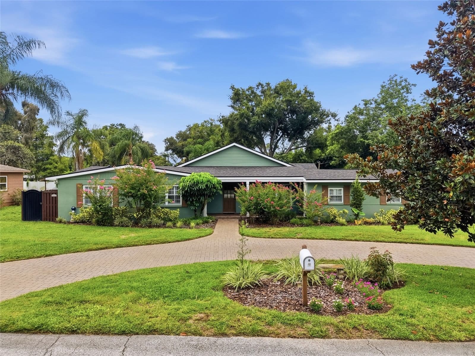 1216 PINE LAKE
