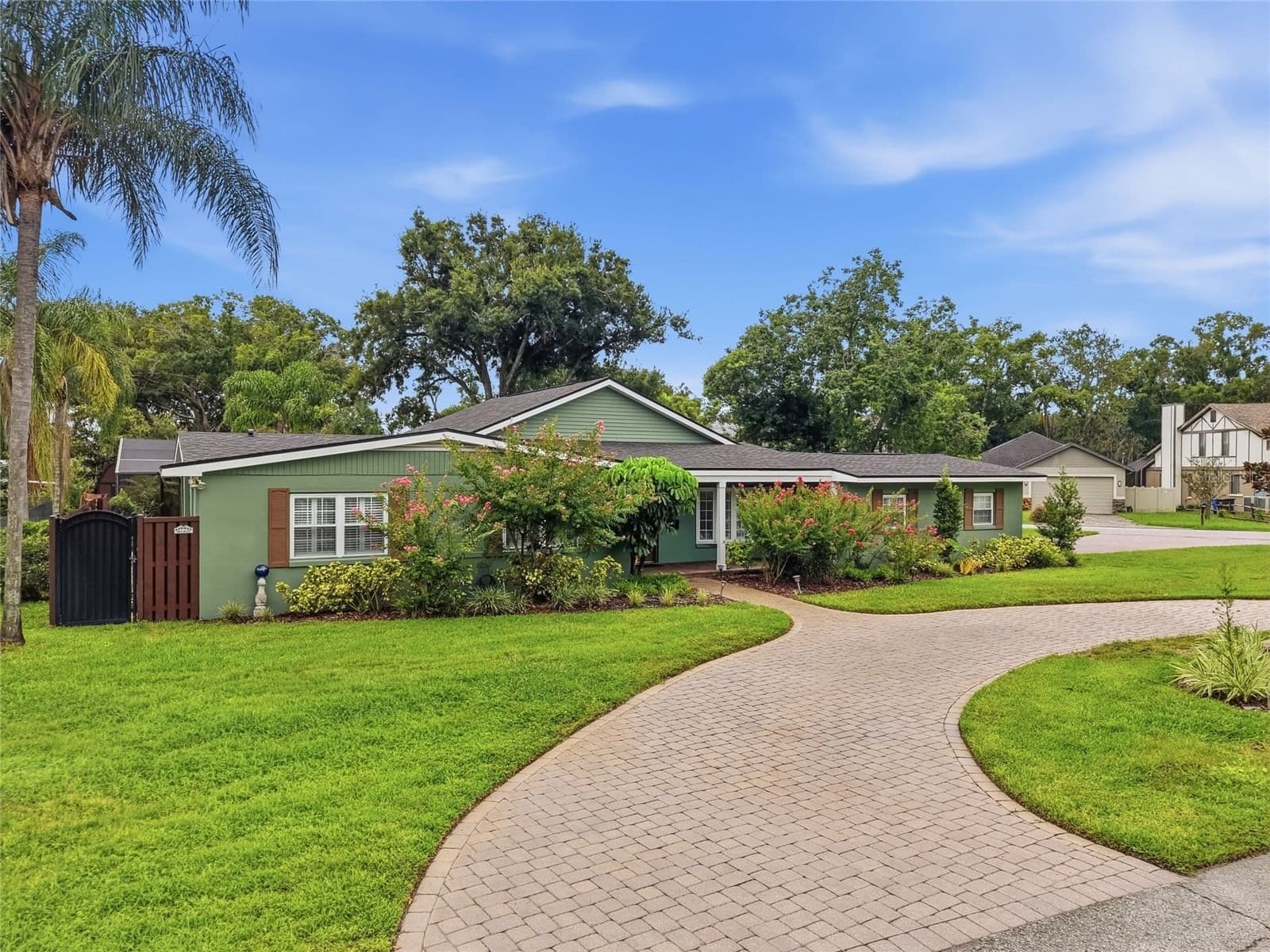 1216 PINE LAKE