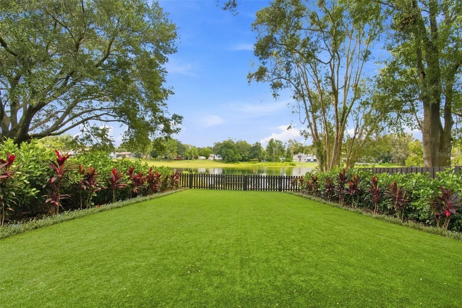 1109 PINE LAKE
